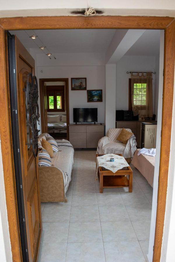 Efi'S Guest House Áyios Dhimítrios Dış mekan fotoğraf